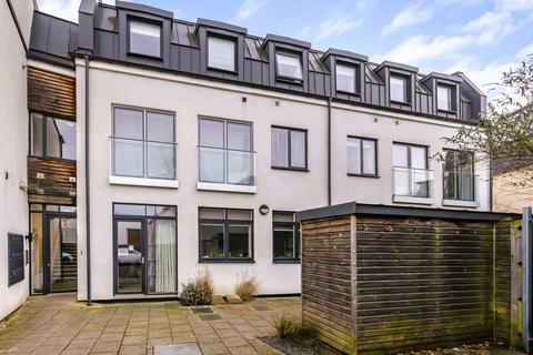 Bardolph Road, Richmond 2 bed apartment for sale