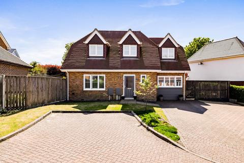 Diamond Close, Eythorne, Dover, CT15 3 bed detached house for sale