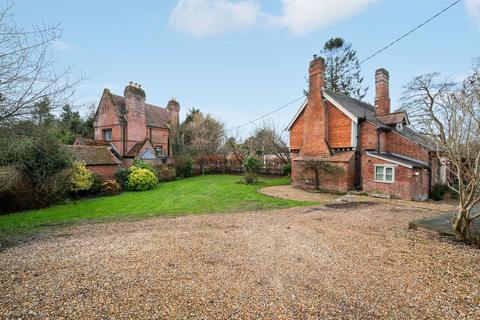 Christchurch BH23 3 bed detached house for sale