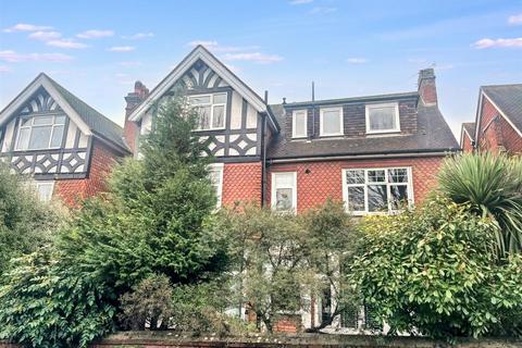 St. Annes Road, Eastbourne 2 bed flat for sale