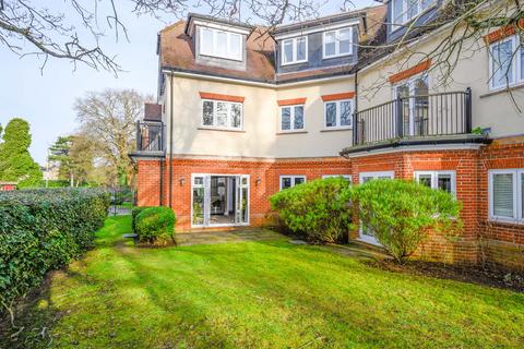 Rouse Close, Weybridge, KT13 2 bed apartment for sale