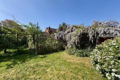 The Heath, Manningtree CO11 3 bed detached bungalow for sale