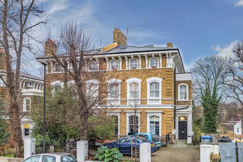 Victoria Way, London 2 bed apartment for sale