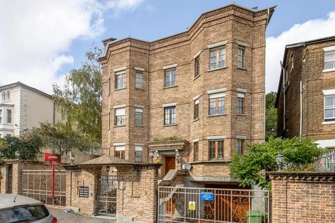 Cintra Park, Crystal Palace, London... 2 bed apartment for sale