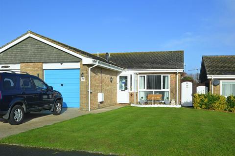 CLOSE TO LOCAL AMENITIES * SHANKLIN 2 bed semi