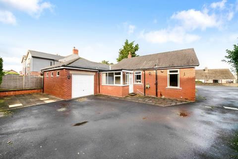 Huddersfield Road, Skelmanthorpe, HD8 3 bed detached bungalow for sale