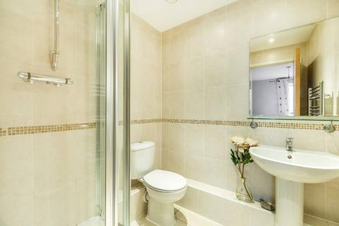 Lanadron Close, Isleworth, TW7 2 bed flat for sale