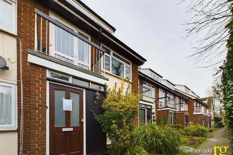 Westfield Park, Hatch End, Pinner 1 bed maisonette for sale