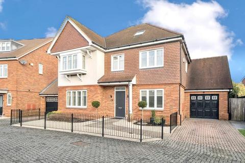 Clarks Farm Way, Blackwater GU17 6 bed detached house for sale