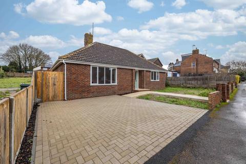 Lower Vicarage Road, Kennington, TN24 2 bed detached bungalow for sale