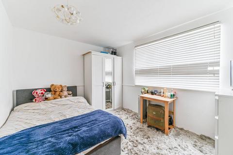 Burnham Gardens, Shirley, Croydon, CR0 2 bed flat for sale
