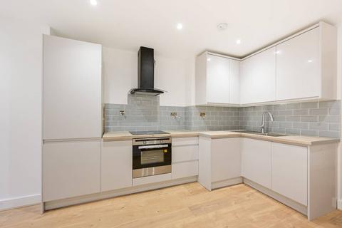 Station Avenue, Brixton, London, SW9 3 bed flat for sale