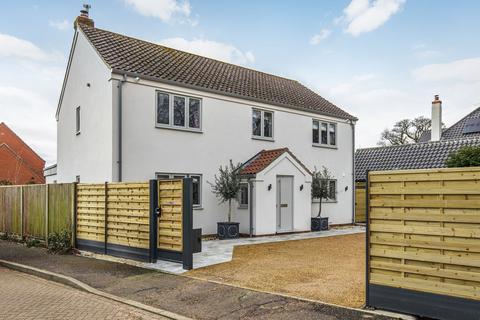 Holt 3 bed detached house for sale