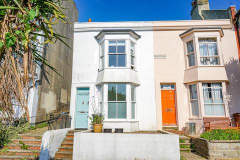 St. Marys Terrace, Hastings 2 bed end of terrace house for sale