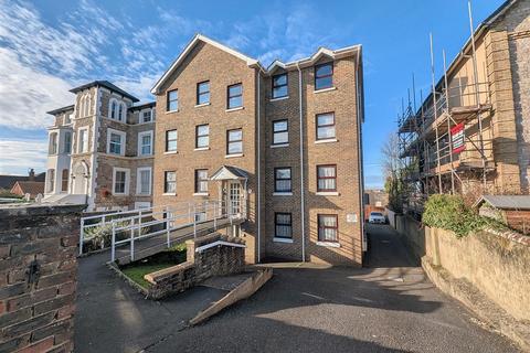 Alexandra Road, Ryde, PO33 1DT 2 bed flat for sale