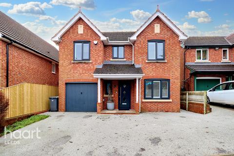 Stradbroke Way, Leeds 4 bed detached house for sale