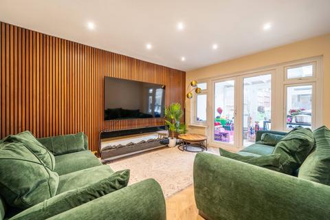 Beverley Gardens, Wembley Park... 3 bed semi