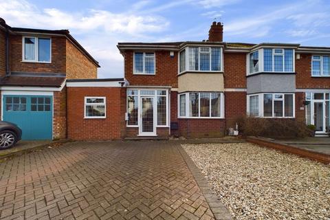 Uplands Avenue, Finchfield... 3 bed semi