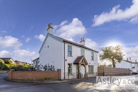 North Road, Ormesby St Margaret... 3 bed detached house for sale