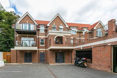 Bushey Hall Road, Bushey, WD23 2 bed flat for sale