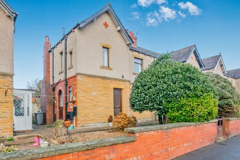 Whitehall Road East, Birkenshaw... 3 bed semi