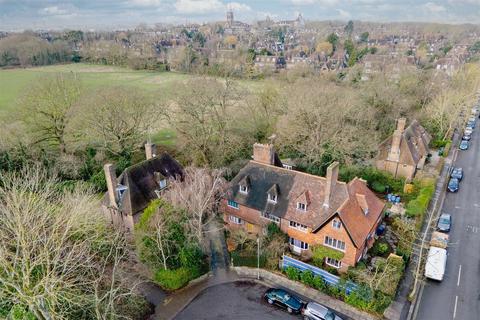 5 bedroom semi-detached house for sale