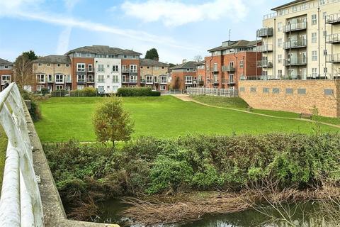 Trent Place, Warwick 2 bed apartment for sale