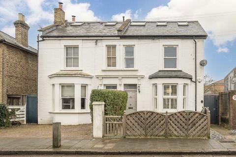 Queens Road, Teddington TW11 1 bed flat for sale