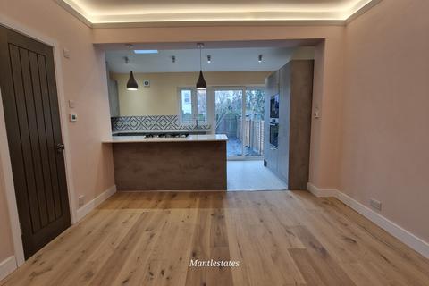 Middle Road, East Barnet, EN4 3 bed end of terrace house for sale