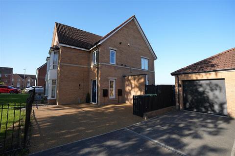 Tailor Close, Scholes, Cleckheaton 3 bed semi
