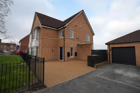 Tailor Close, Scholes, Cleckheaton 3 bed semi