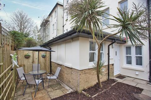 Cheriton Road, Folkestone, CT20 1 bed ground floor flat for sale