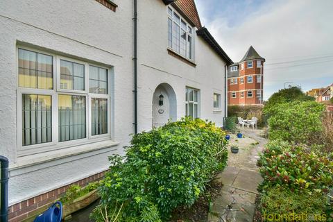 2 bedroom ground floor flat for sale