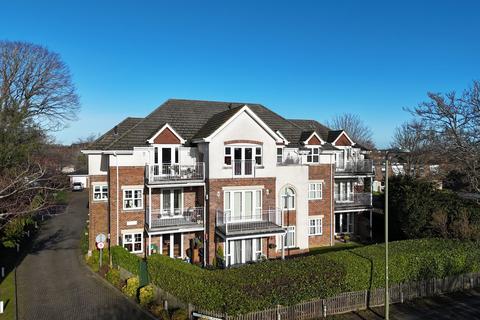 Cavendish Place, Lymington, SO41 3 bed apartment for sale