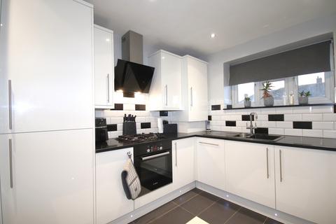 Halstead House, Romford RM3 1 bed flat for sale