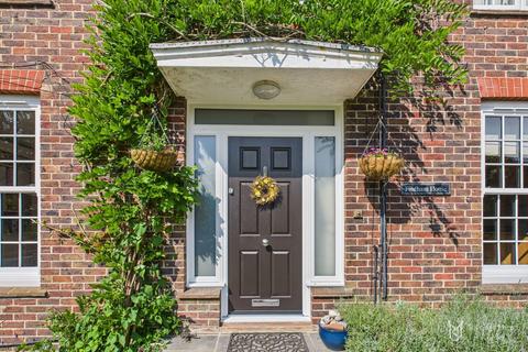 Upper Kings Drive, Eastbourne BN20 5 bed detached house for sale