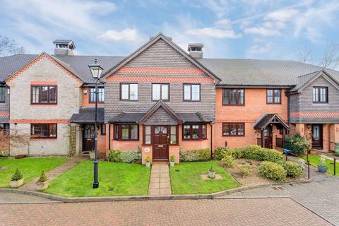 Dove Court, Beaconsfield, HP9 3 bed terraced house for sale