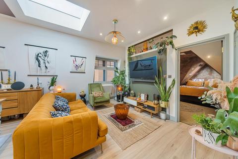 Bickersteth Road, Tooting 1 bed flat for sale