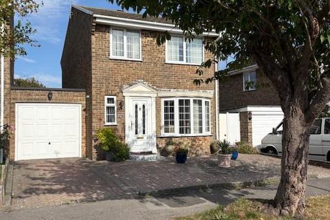 The Chine, Littlehampton BN17 3 bed detached house for sale