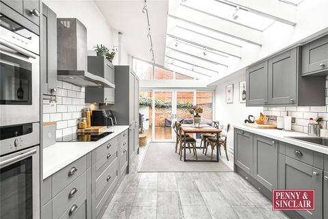 Gravel Hill, RG9 2EE 3 bed terraced house for sale
