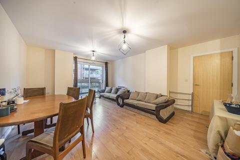 Oakwood Close, Hither Green 3 bed flat for sale