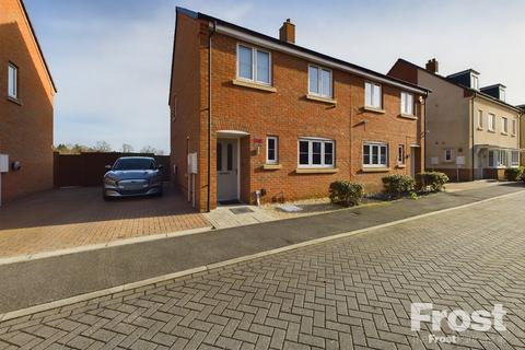Boundary Drive, Wexham, Slough... 3 bed semi