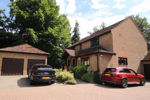 LEATHERHEAD ROAD, ASHTEAD, KT21 2 bed apartment for sale
