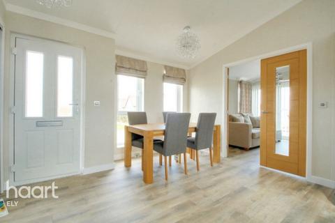 Hardwicke Fields, Haddenham 2 bed park home for sale