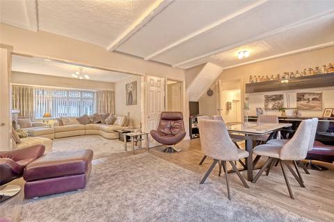 Hillside Road, Billericay, Essex, CM11 5 bed semi