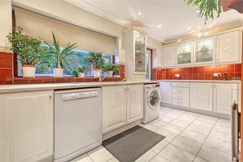 Hillside Road, Billericay, Essex, CM11 5 bed semi