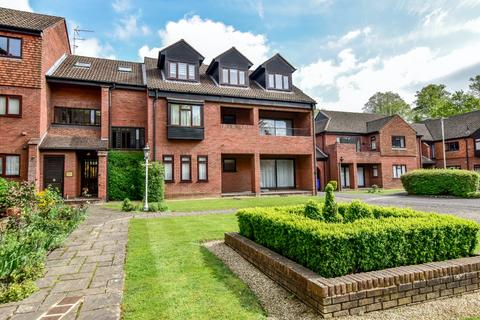 Snells Wood Court, Amersham... 2 bed apartment for sale