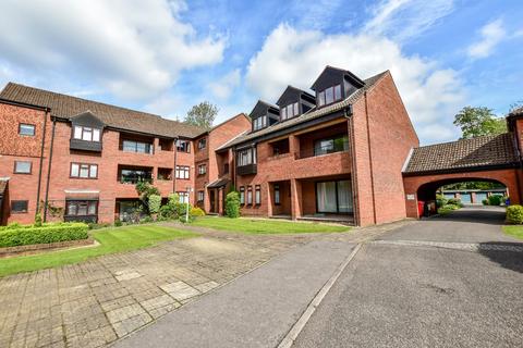 Snells Wood Court, Amersham... 2 bed apartment for sale