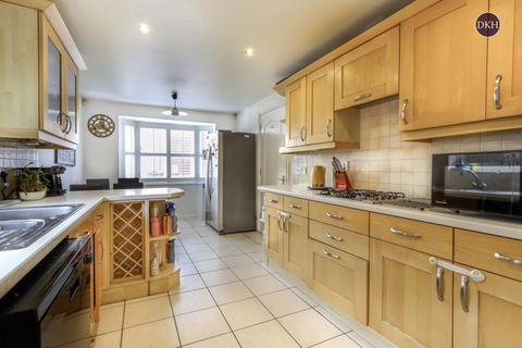Royce Grove, Watford WD25 5 bed detached house for sale