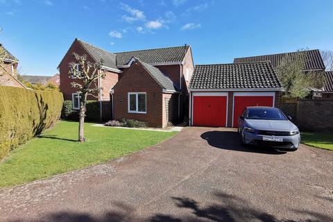 Milestone Lane, Earsham, Bungay 4 bed detached house for sale